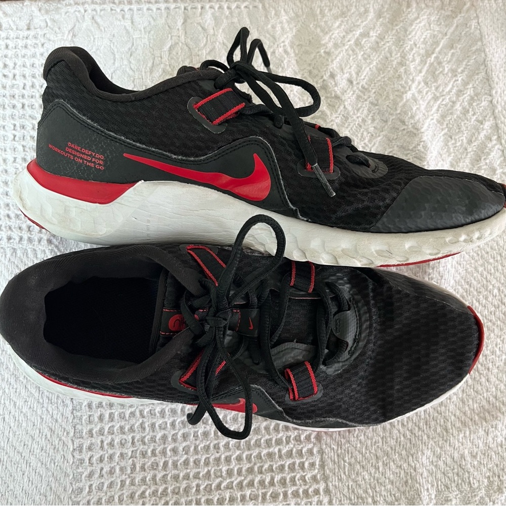 Nike Renew Black and Red women’s mens Shoes 10 44 tennis sneakers white unisex